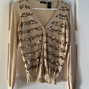 Buttoned light sweater-blouse